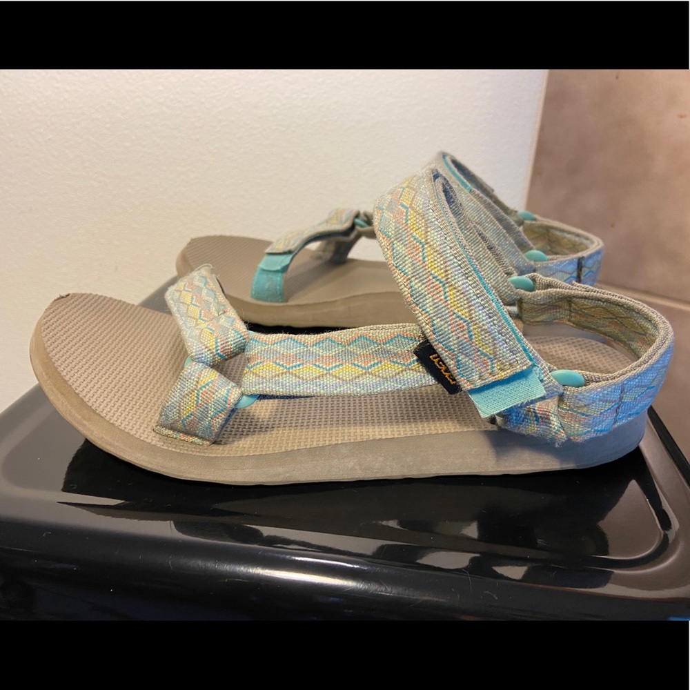Women’s Size 9 Teva Sandals